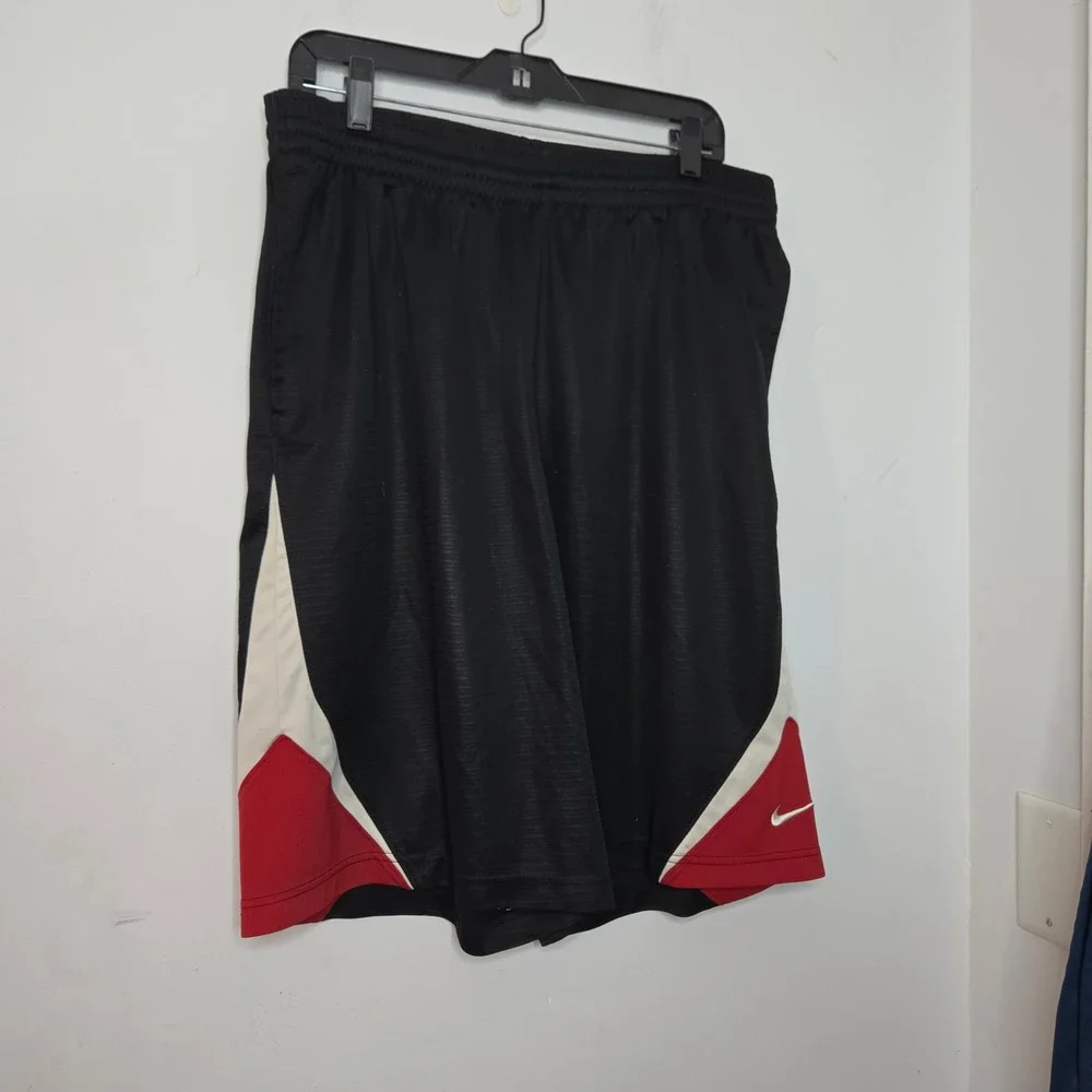 Nike Basketball Shorts Mens XL Black Red White Mesh Athletic Activewear Pockets